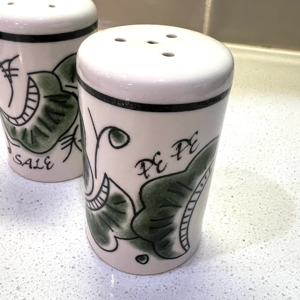 Italian Porcelain Salt & Pepper Shakers Green & White 3” Sale & Pepe Set - Picture 3 of 7